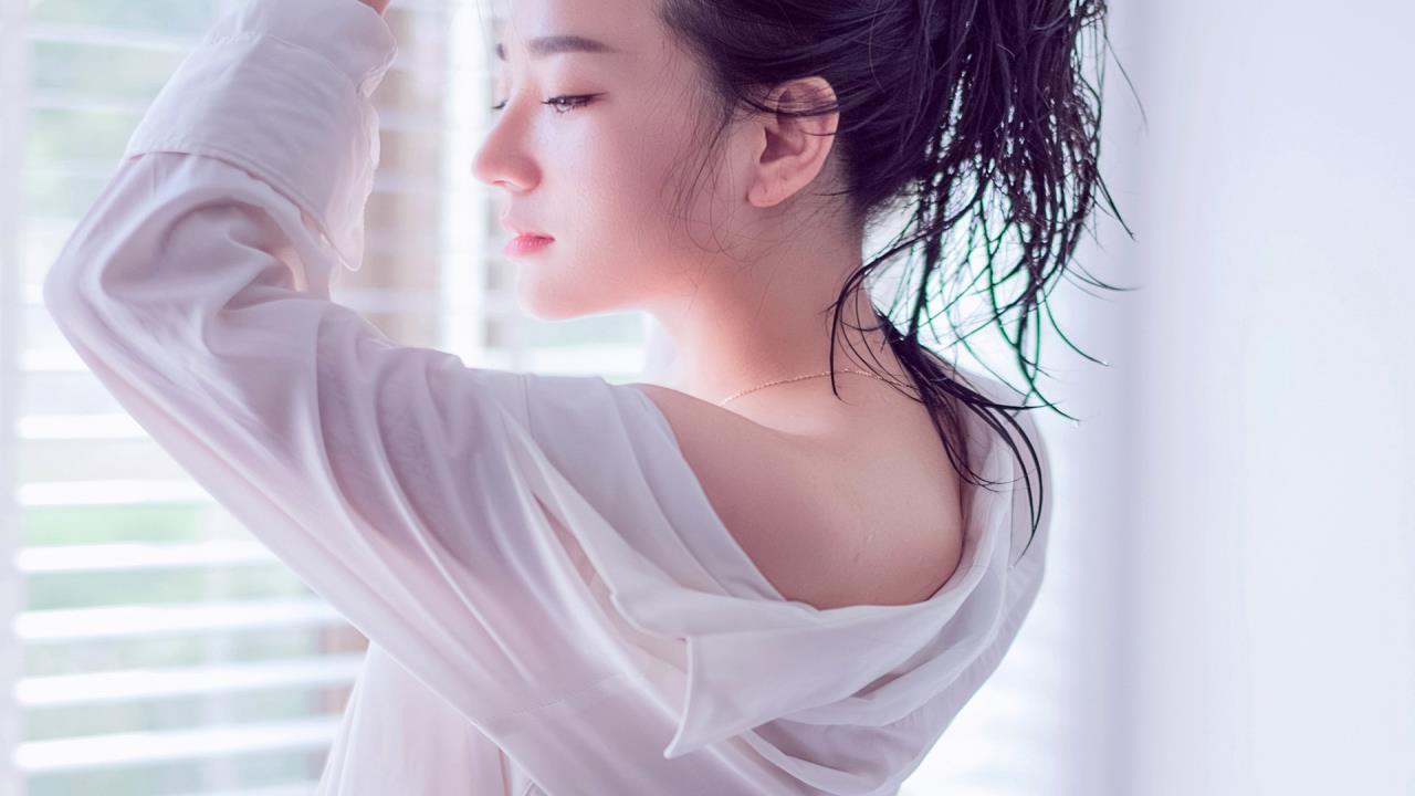 肉嫁高柳家的女人: 爱与责任的交织